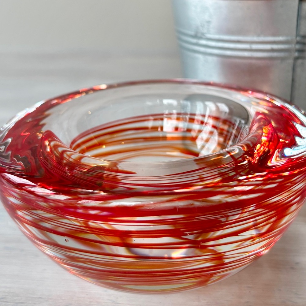 NWOT Red & Orange Swirl Hand‑Blown Glass Art Bowl. Decorative Accent